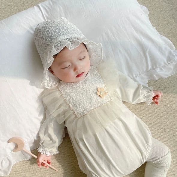ベビードレス 新生児~90cm 小花レースが可憐に映える、上品な退院用ベビードレス 記念フォト