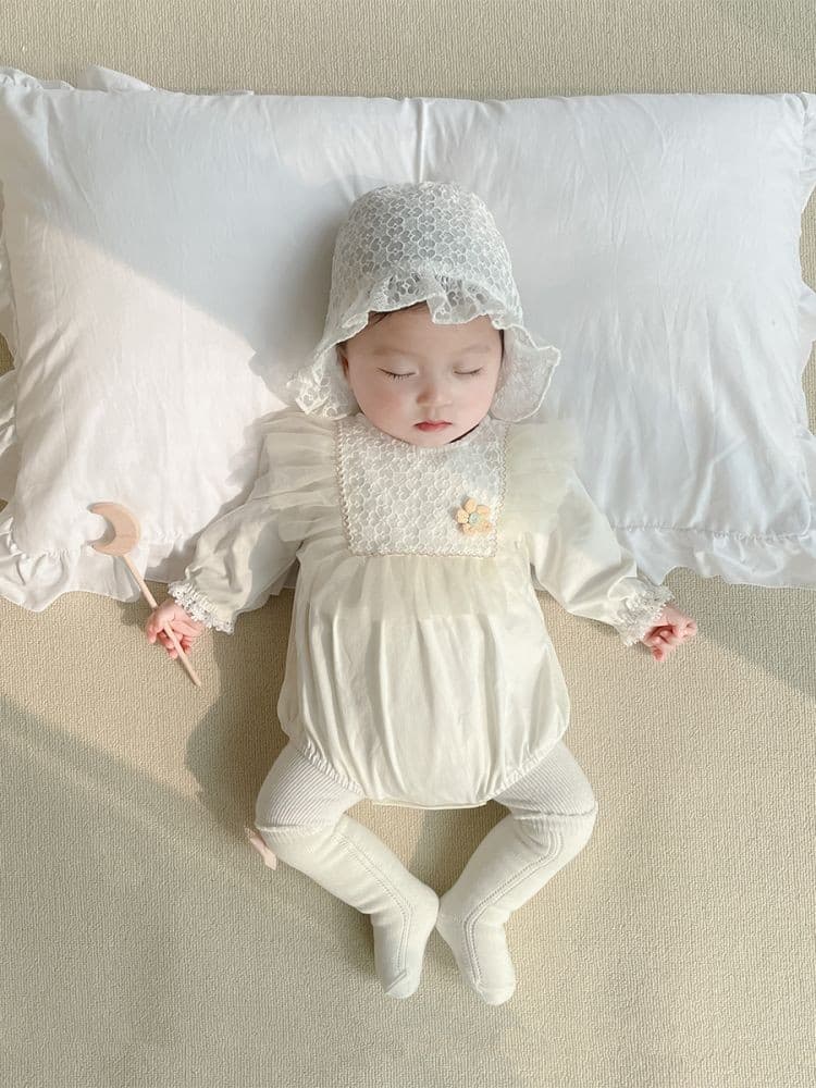 ベビードレス 新生児~90cm 小花レースが可憐に映える、上品な退院用ベビードレス 記念フォト