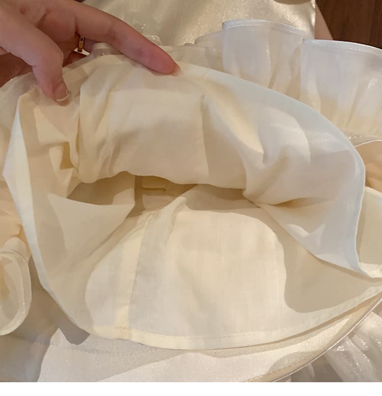 ベビードレス 80~100cm サテンの光沢が華やぐ、三段フリルの結婚式用ベビードレス 結婚式 お宮参り